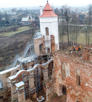 Восстановление замков: в Новогрудке укрепят склоны, в Гольшанах создают музей