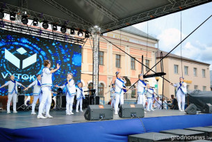 В Новогрудке торжественно открыли второй фестивальный день «Вытокаў»