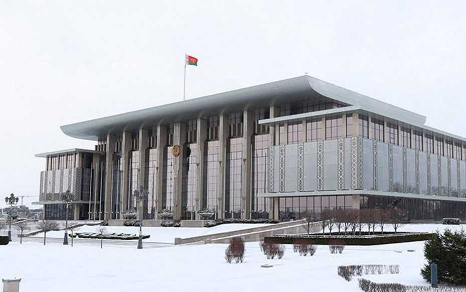В Беларуси учрежден нагрудный знак государственного гражданского служащего