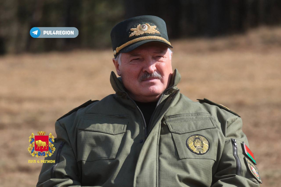 Президент Беларуси Александр Лукашенко ознакомился с мероприятиями проверки боеготовности соединений и воинских частей