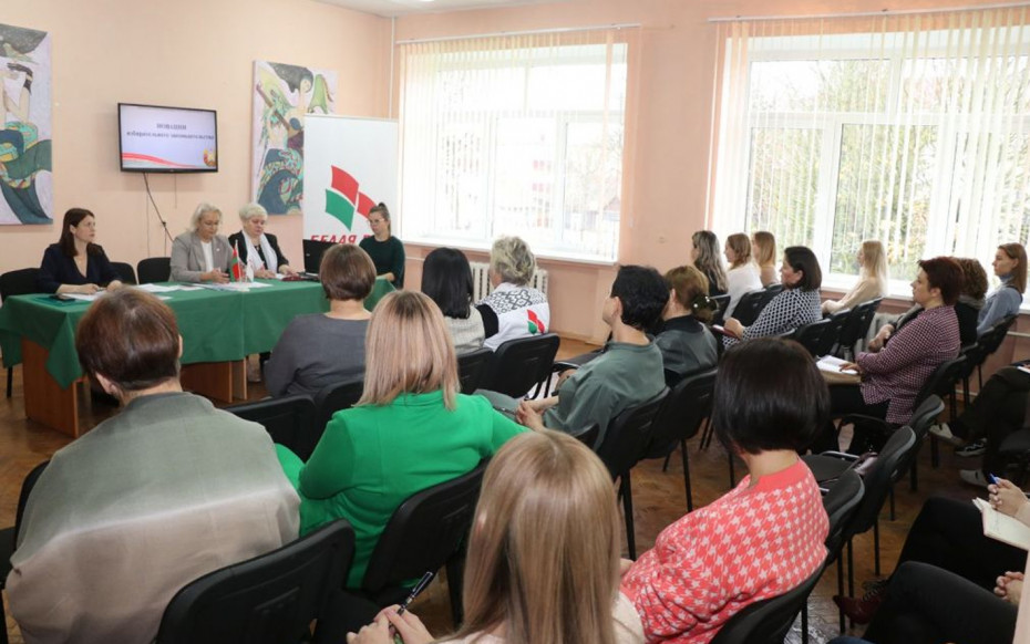 В коллективе Ошмянской детской школы искусств обсудили новации в законодательстве