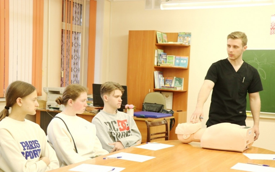 Ошмянские школьники под руководством медиков Островецкой ЦРКБ учились спасать жизнь