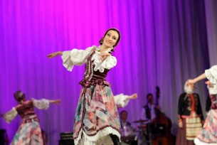На юбилее города выступит ансамбль танца, музыки и песни «Белые росы»
