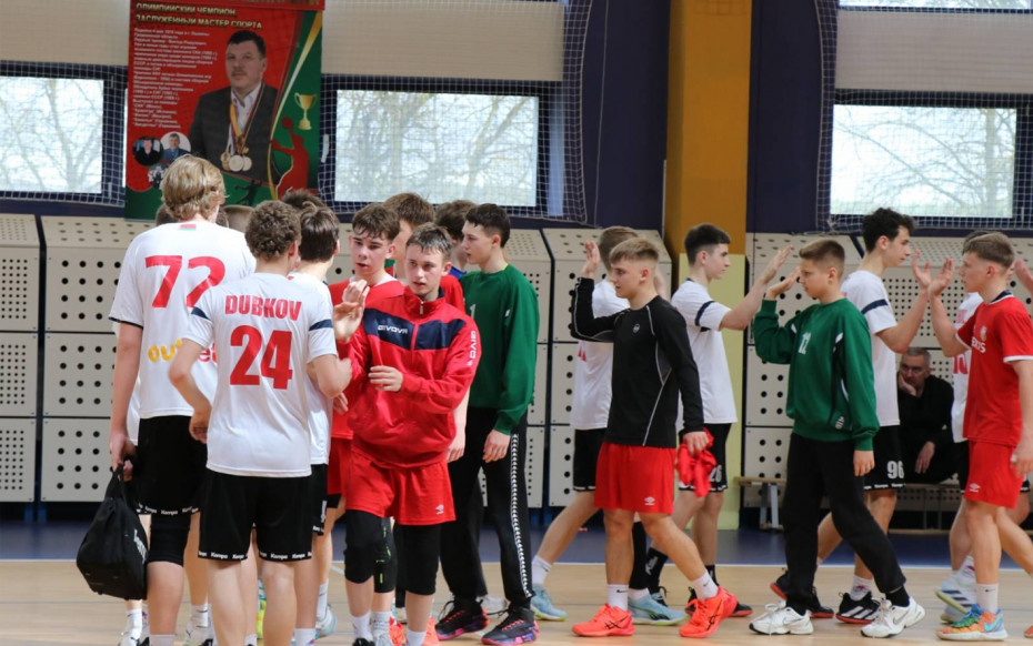 В Ошмянах продолжаются игры международного турнира по гандболу среди юношей