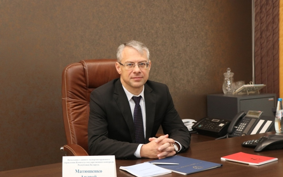  Начальник главного экспертно-правового управления Комитета государственного контроля Республики Беларусь Андрей Матюшенко провел прямую линию в Ошмянах