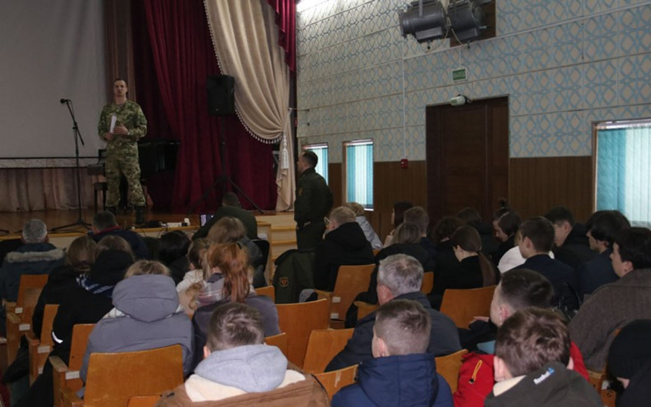  Представители воинских частей и военного комиссариата Ошмянского района встретились с будущими выпускниками
