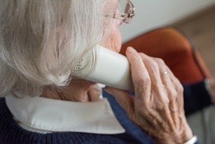 Как заказать доставку продуктов и лекарств на дом? Номера телефонов «горячих линий» для пожилых людей