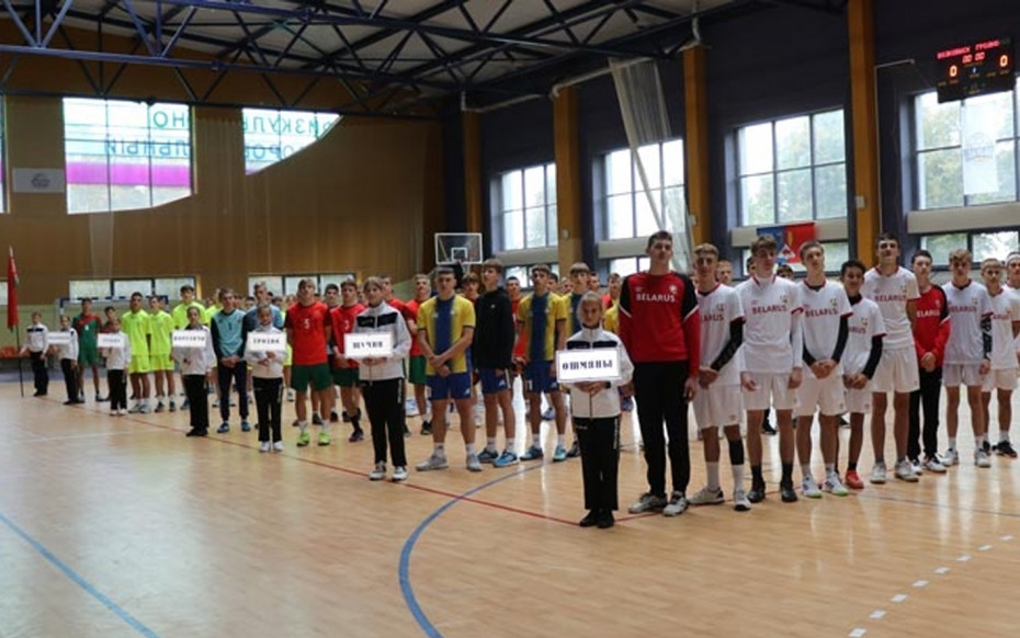Соревнования по гандболу среди юношей в рамках Олимпийских дней молодежи Гродненской области стартовали в Ошмянах