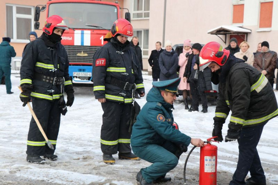 Работники Ошмянского райисполкома прошли обучение правилам пожарной безопасности
