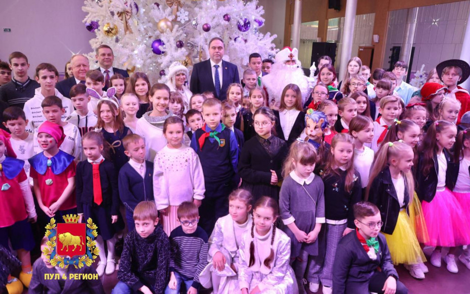  Ошмянские школьники побывали на главной новогодней елке области