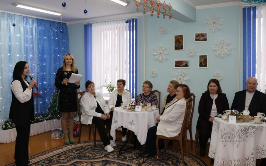 В отделении дневного пребывания для граждан пожилого возраста ТЦСОН поздравили людей золотого возраста
