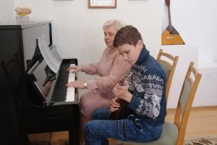 Новое пианино появилось в Ошмянской детской школе искусств