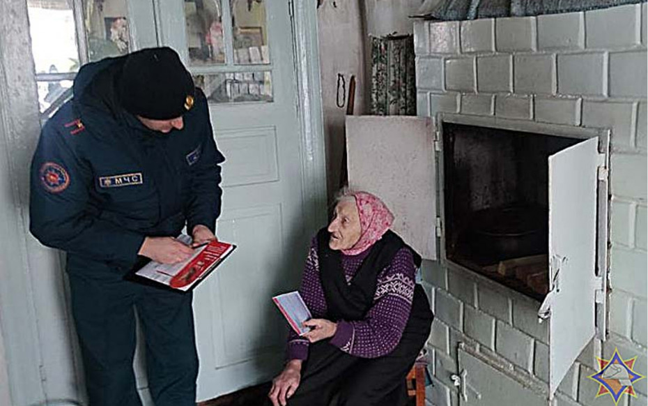 Ошмянские спасатели в очередной раз напомнили жителям района о пожарной безопасности