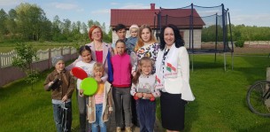 Воспитанники домов семейного типа из Ошмян принимали поздравления с Днем защиты детей