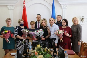 Пяти многодетным матерям Ошмянского района вручили орден Матери