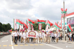 Шествие трудовых коллективов и парад техники на Дне Независимости в Ошмянах