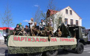   Театрализованное шествие "Дорогами Победы" прошло в Ошмянах  